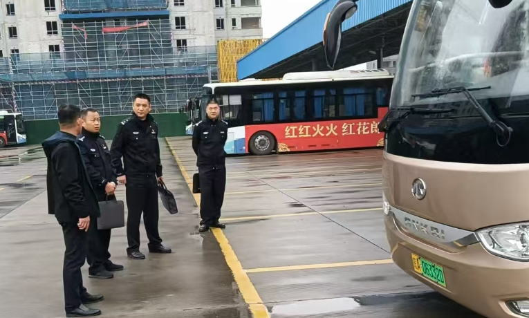 12.12警企合作 平安公交2.png